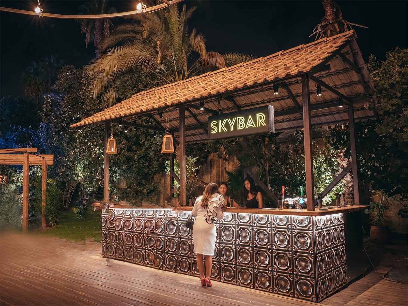 קולוניה: Skybar